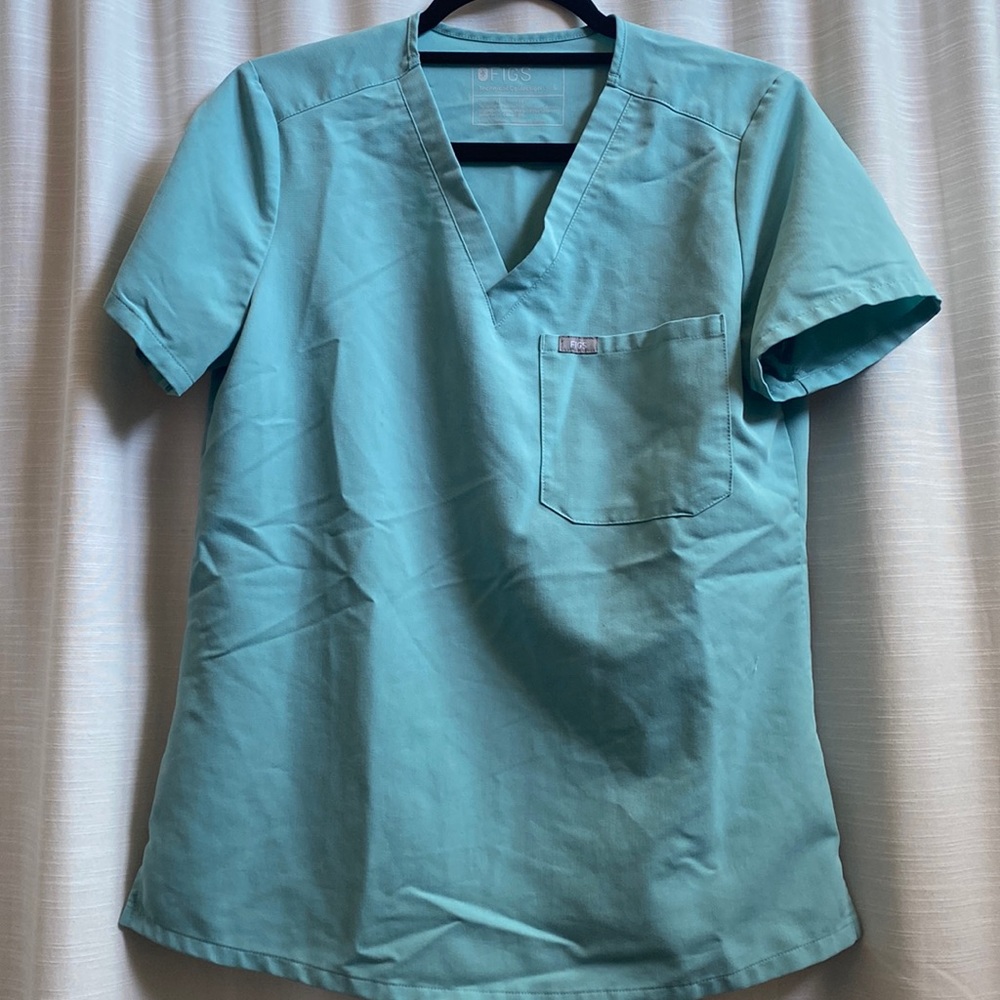 Figs scrub top